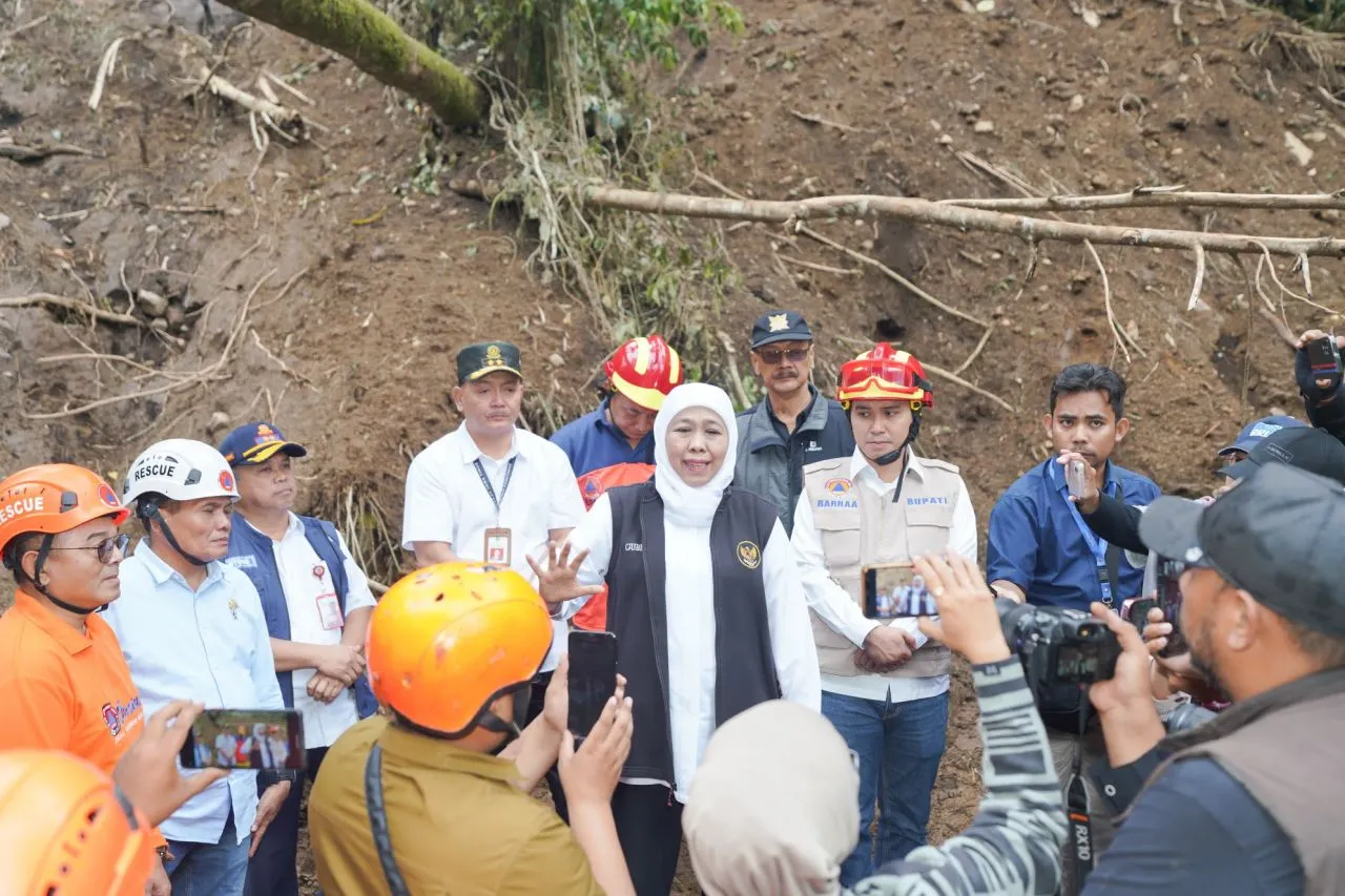 Gubernur Khofifah Fokuskan Pembersihan, Normalisasi Sungai dan Pemasangan Bronjong 