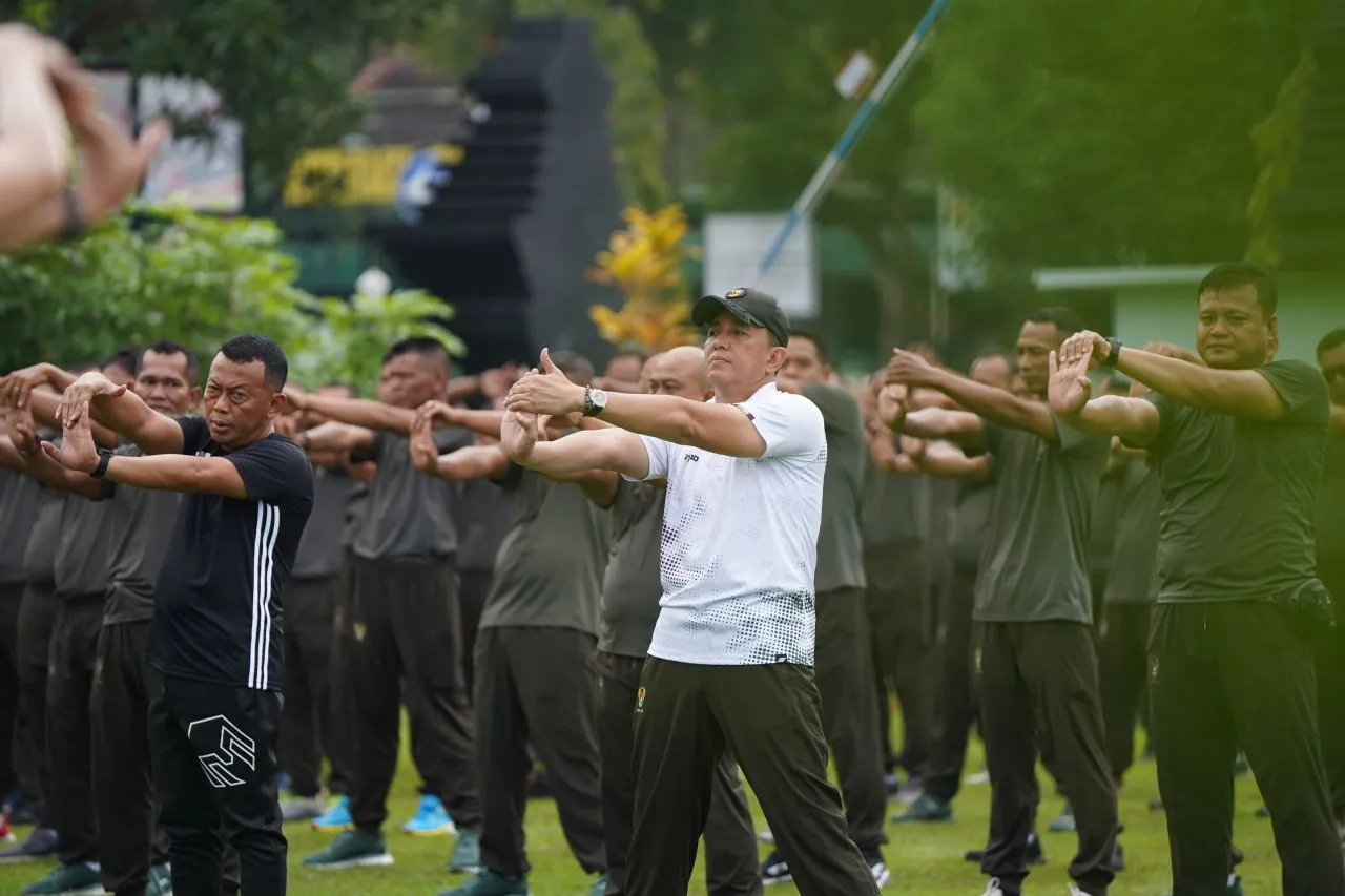 Kunker di Kodim Ponorogo, Mayjen TNI Rudy Himbau Prajurit Persiapkan Masa Depan Anak