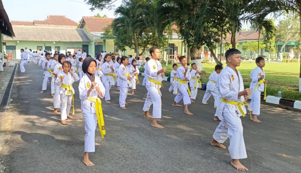 Digembleng di Markas TNI, Karateka Cilik Trenggalek Cetak Prestasi