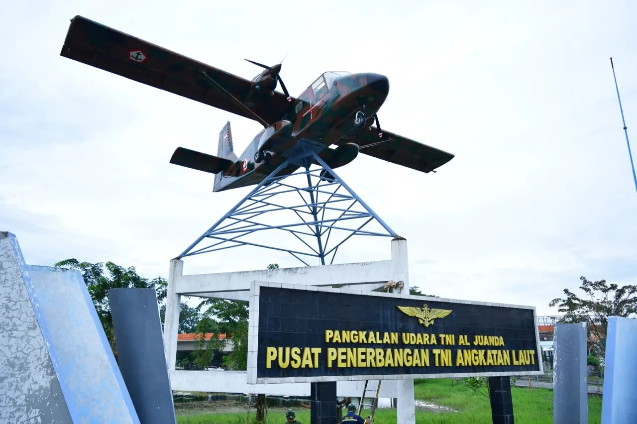 Puspenerbal Pasang Pesawat Nomad Gantikan Ilyushin-28 di Bundaran Flyover Djuanda
