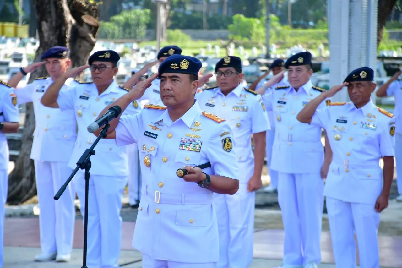 Ziarah di TMP 10 November dan TMB TNl AL Gebang Jelang HUT Ke-69 Penerbangan TNI AL