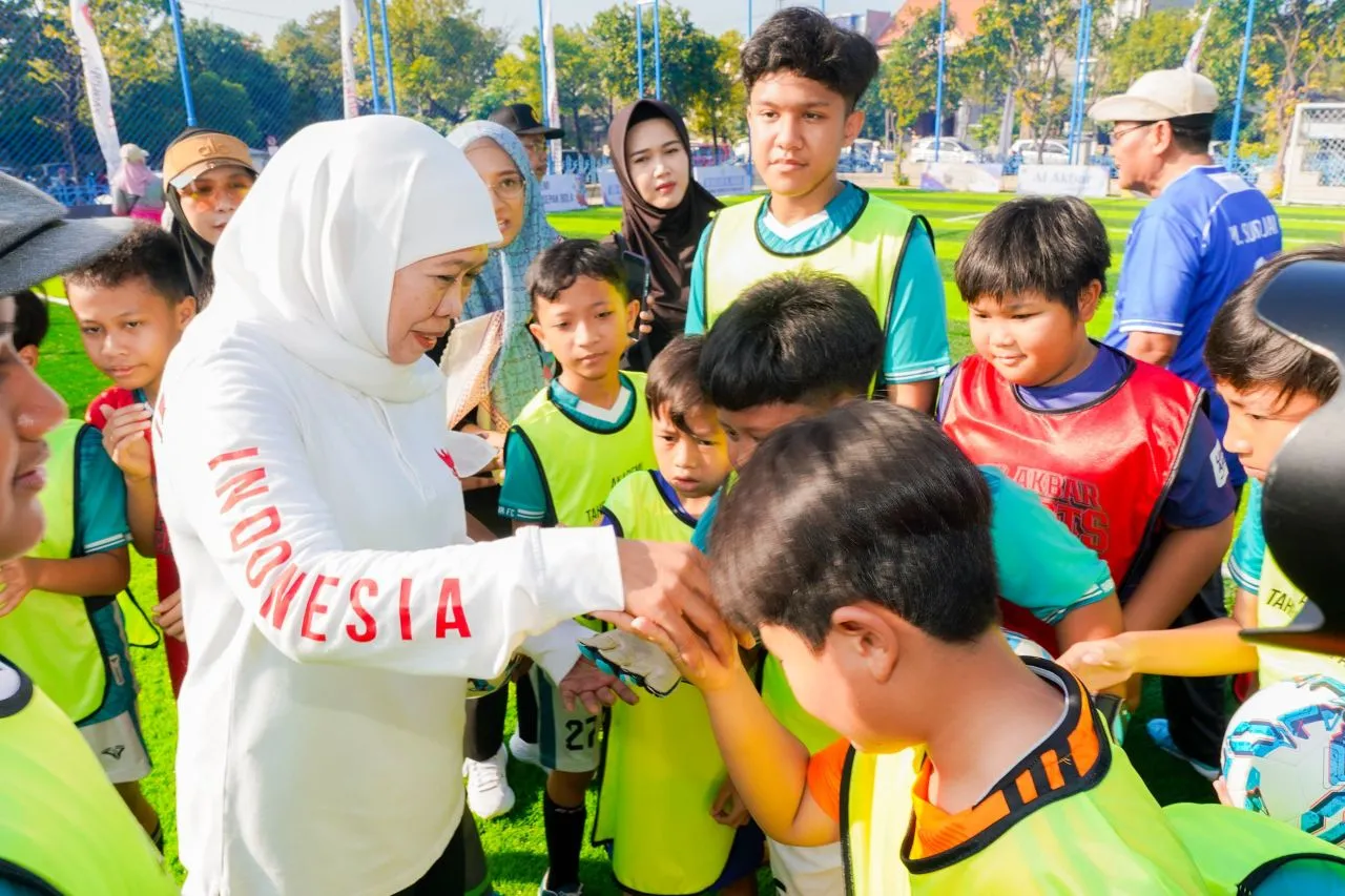 Gubernur Khofifah Resmikan Mini Soccer Al Akbar Sport Center