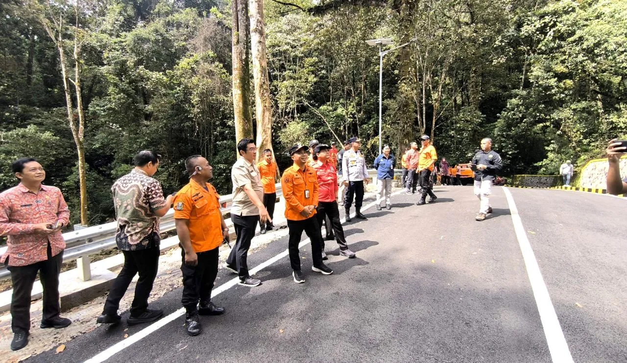 Jalur Pacet-Cangar Kembali Dibuka, Usai Diperbaiki Pasca Longsor 