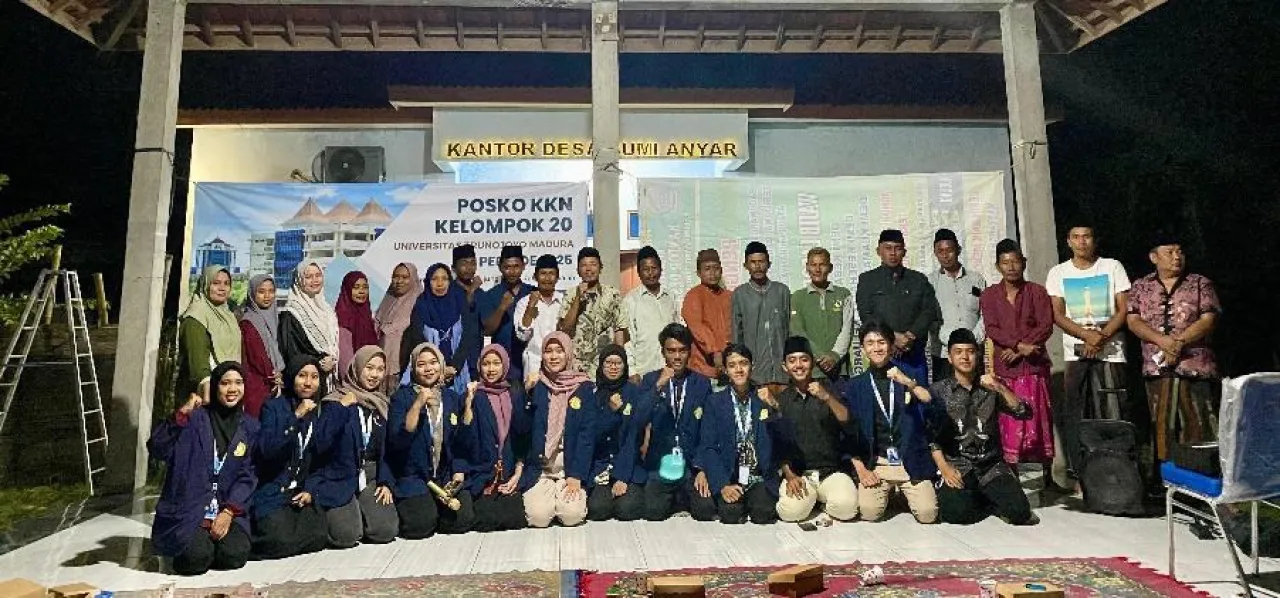Mahasisa UTM Lakukan Sosialisasi dan Pendampingan Pembuatan QRIS di Desa Bumianyar, Bangkalan