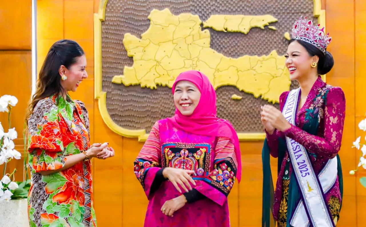 Gubernur Khofifah Sambut Puteri Indonesia 2025 di Gedung Negara Grahadi 