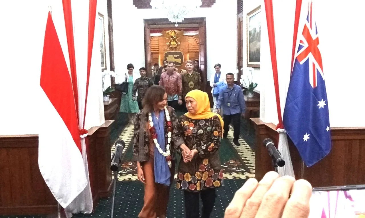 Gubernur Khofifah Imbau Hormati Bendera Merah Putih di Tengah Tren Bendera One Piece