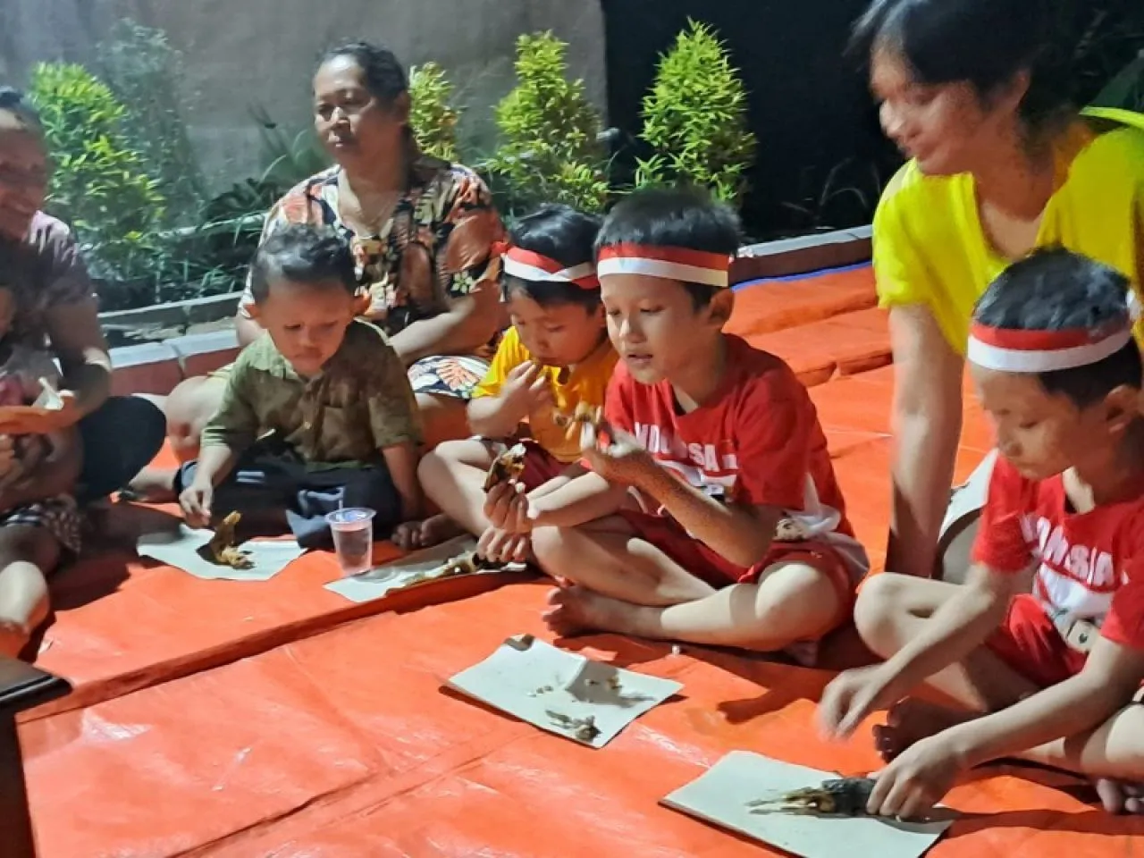 Warga RT 17 De Naila Gelar Lomba Makan Ikan dan Minum Susu untuk Cegah Stunting