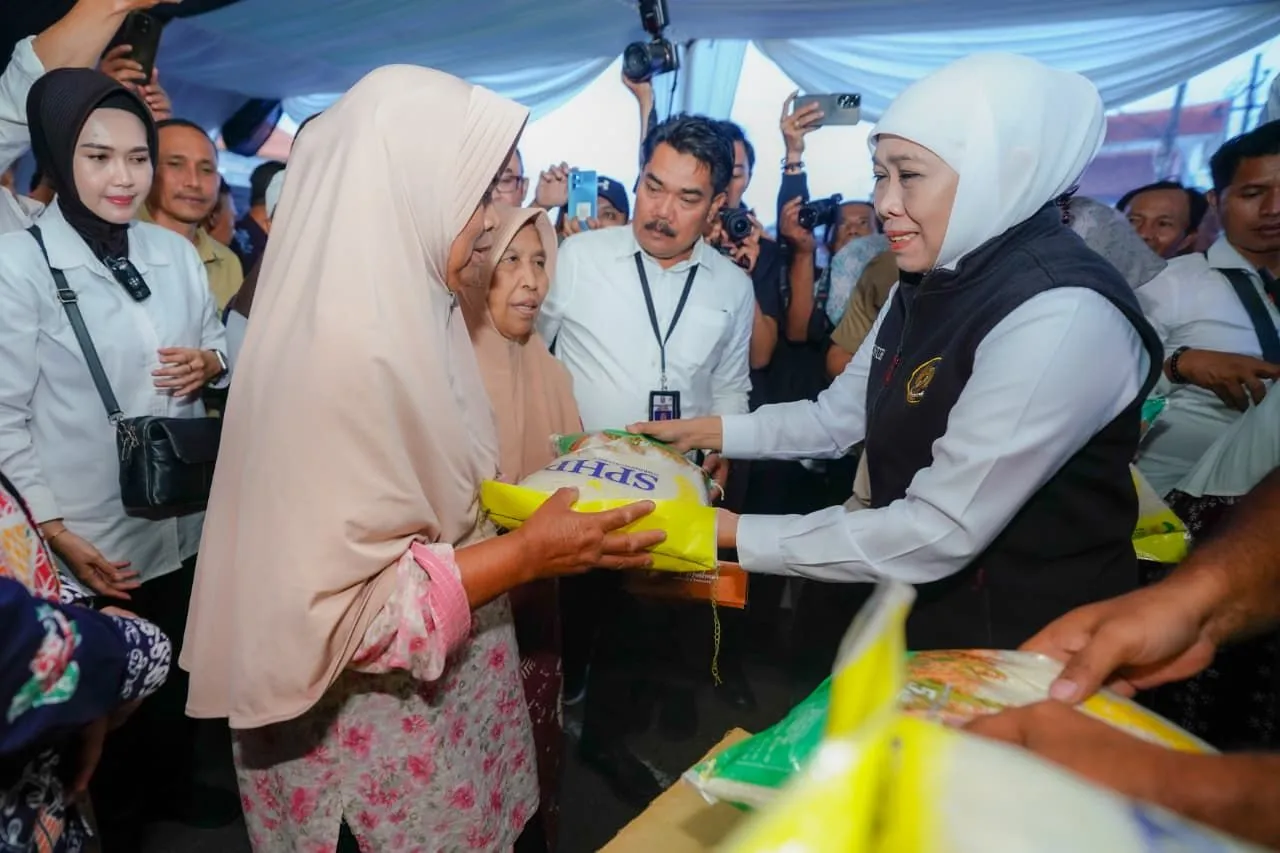 Pasar Murah di Pacet Mojokerto Diserbu Warga, Komitmen Gubernur Khofifah Dekatkan Bahan Pokok Terjangkau