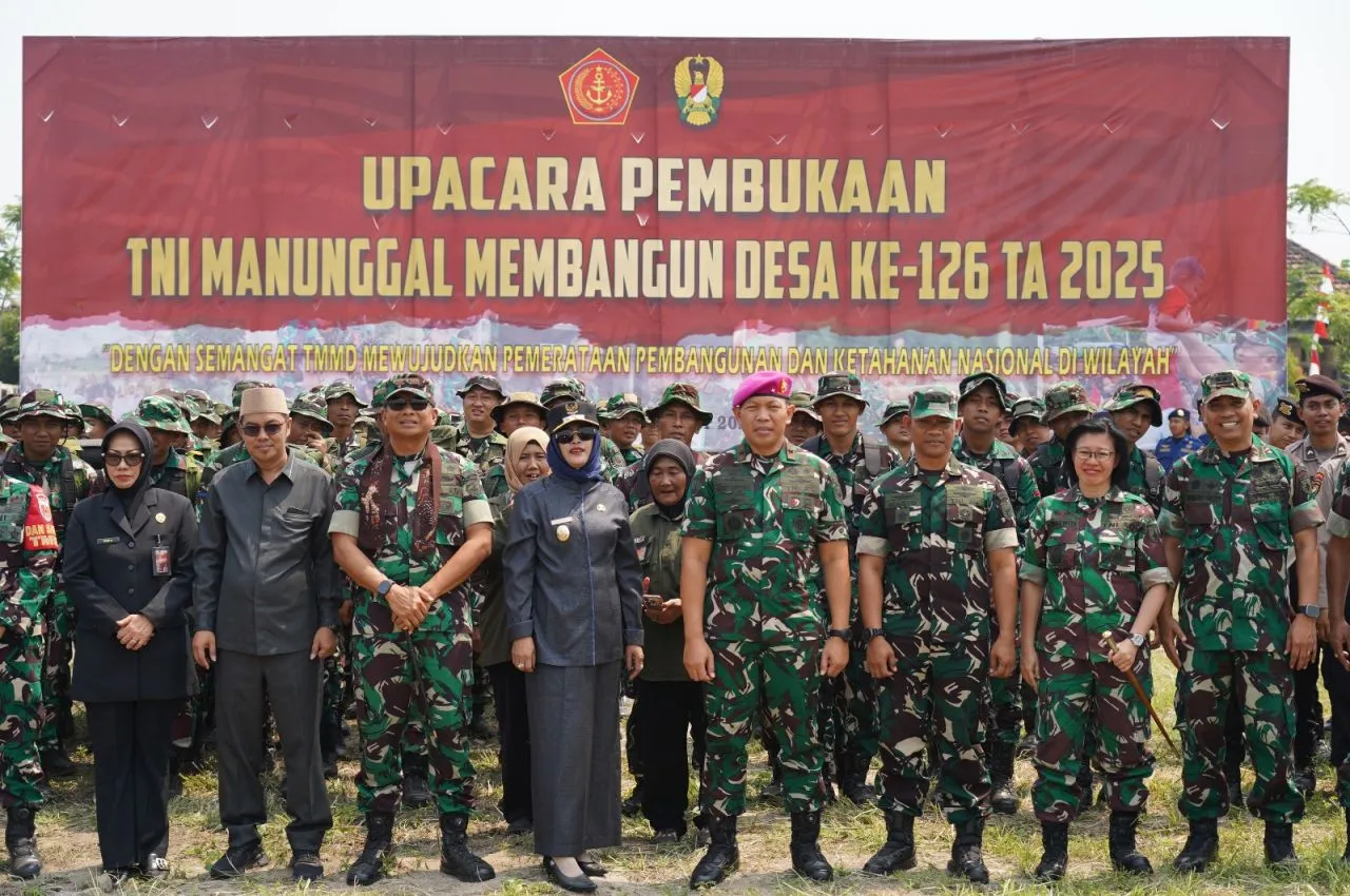 Danrem 084/BJ Secara Simbolis Serahkan Bibit Ikan Nila, Simbol Dukungan Progam Ketahanan Pangan