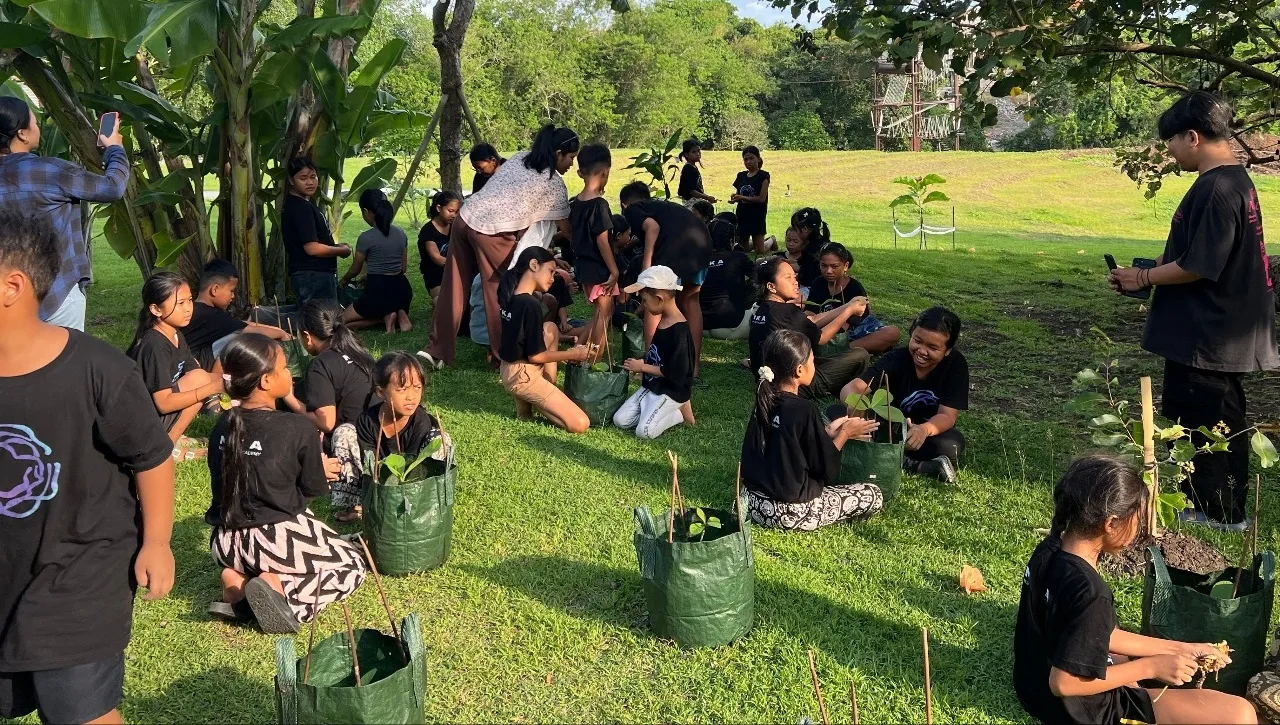 Yayasan Jati Nusa Lestari Ajak Anak-anak Menanam Harapan Lewat Program “Pohonku, Sahabatku” di Nuanu City