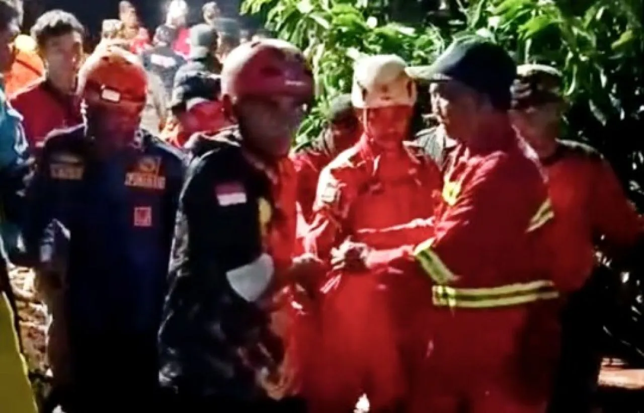 Longsor di Cilacap 21 Orang Dalam Pencarian