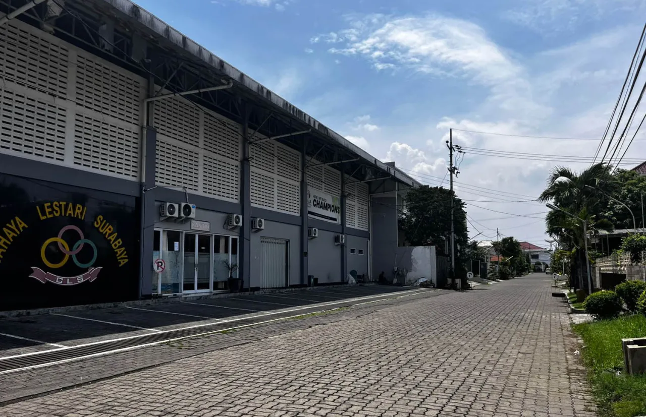Diduga Tanpa Izin Resmi, Tarif Parkir di GOR CLS Dharmahusada Diprotes Warga