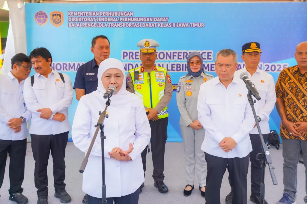 Gubernur Khofifah Terima Penghargaan Penanganan ODOL dari Menteri Perhubungan