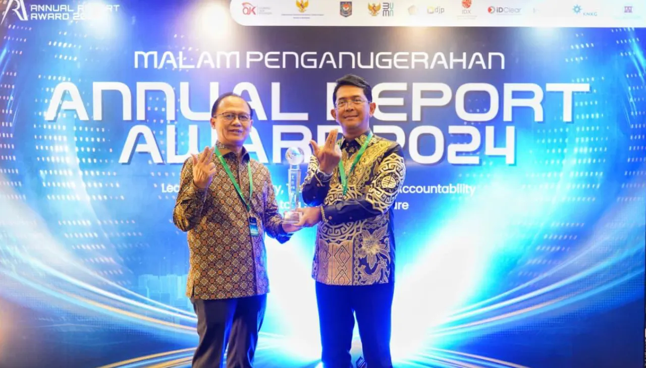 Bank Jatim Dinobatkan Sebagai Pemenang dalam ARA 2024 Kategori BUMD Go Publik Keuangan