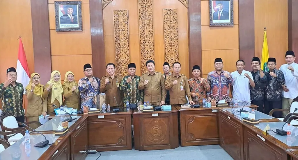 Redam Gejolak Sekolah Swasta, Bupati Subandi Tunda Penerapan Bosda Berkeadilan