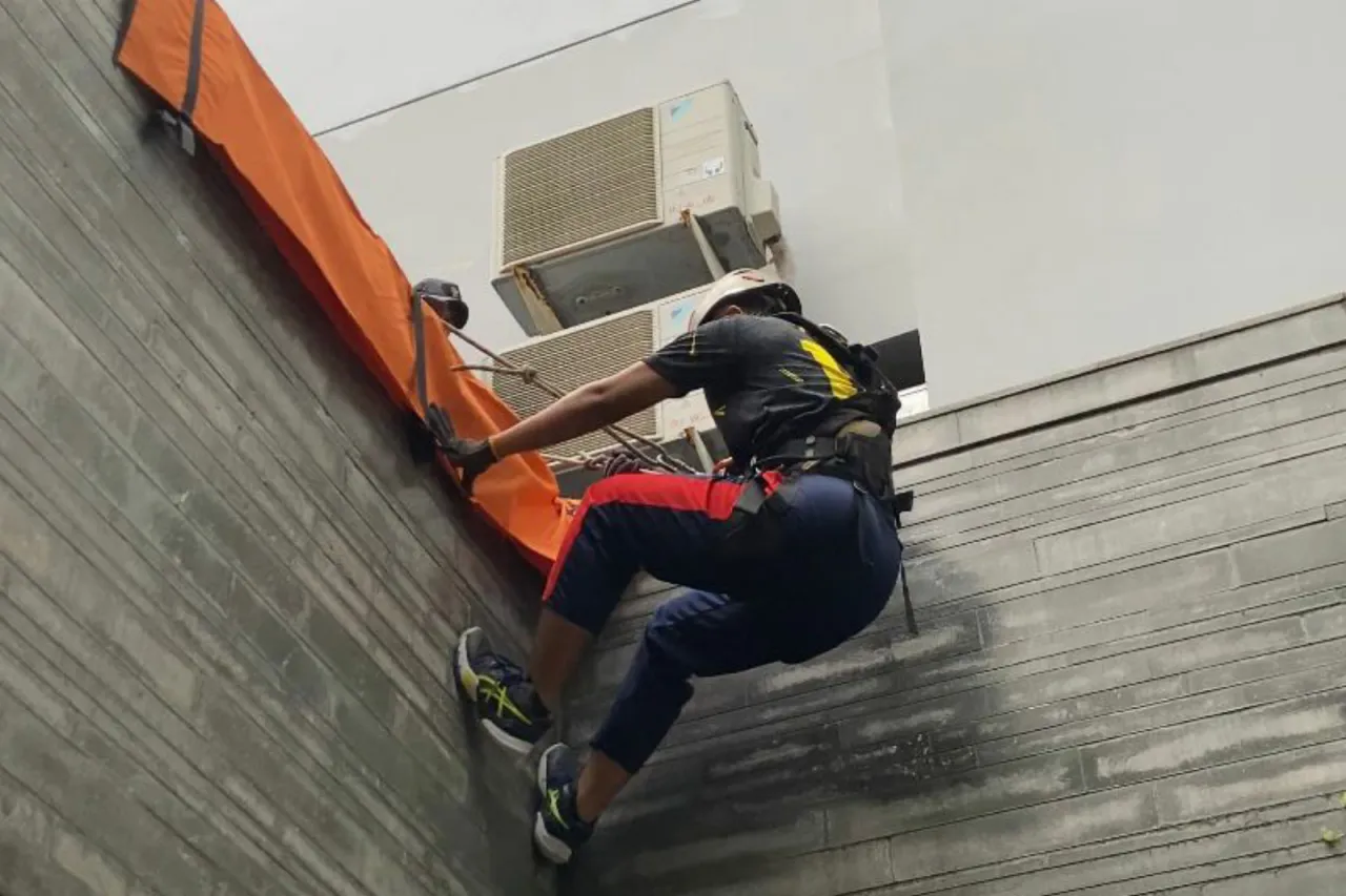 Kokoon Banyuwangi Gaspol Siaga: Vertical Rescue Training Bareng Basarnas untuk Standar Safety yang Makin Solid