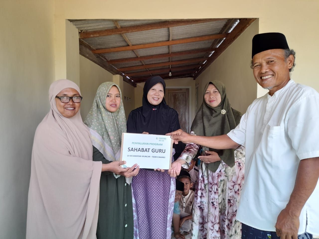 LAZNAS Yakesma Salurkan Bantuan ke RTQ Al-Hikmah, Muncar, Kabupaten Banyuwangi