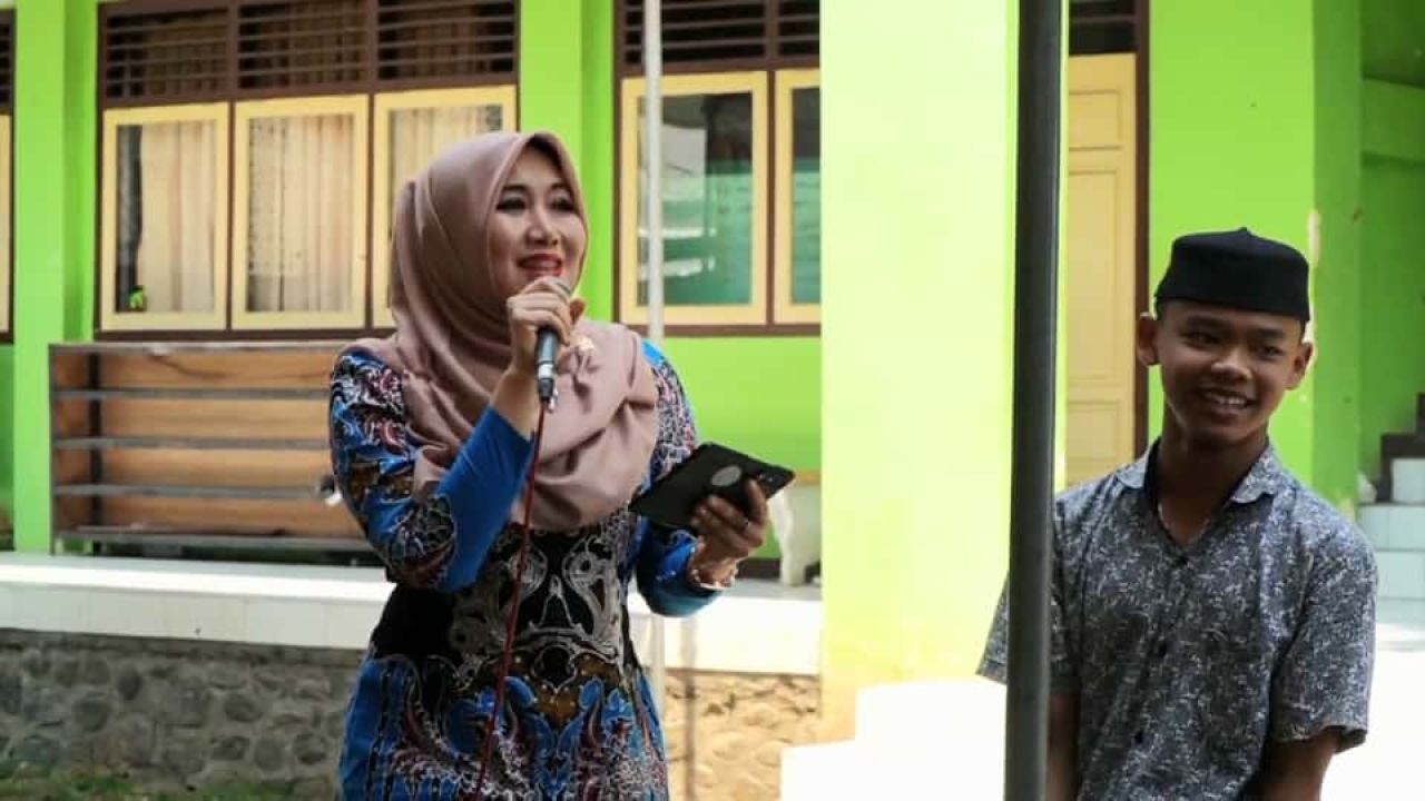 Dikenal Dekat Dengan Anak-anak, Senator Lia: Mereka Kunci Keberlangsungan Bangsa