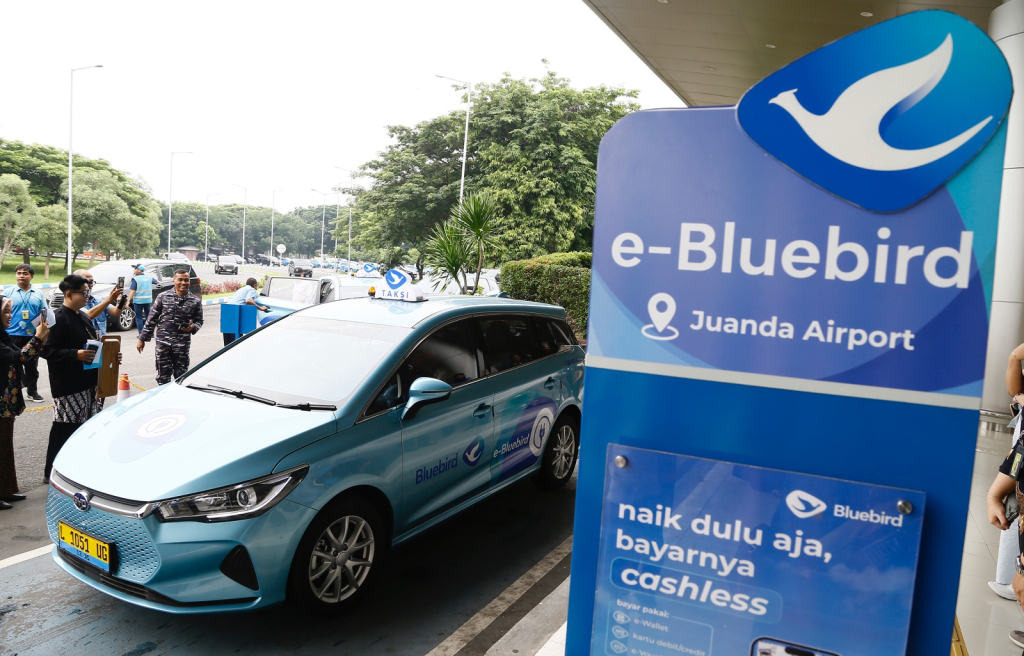 Kolaborasi Ramah Lingkungan Bandara Juanda dan E-Bluebird