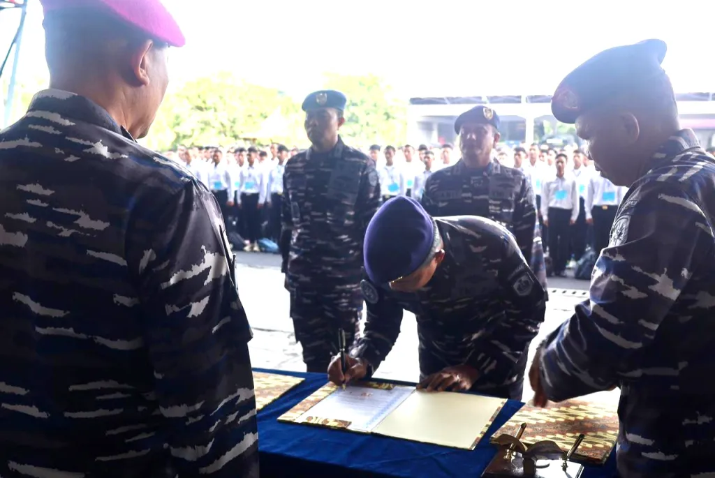 Wadan Kodaeral V Pimpin Penandatanganan Pakta Integritas Panitia Seleksi Penerimaan Caba dan Cata TNI AL 2026