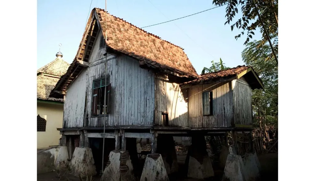 Warisan Kyai Raden Mas Su’ud: Masjid Tua Situbondo dan Mimpi Global Gus Lilur
