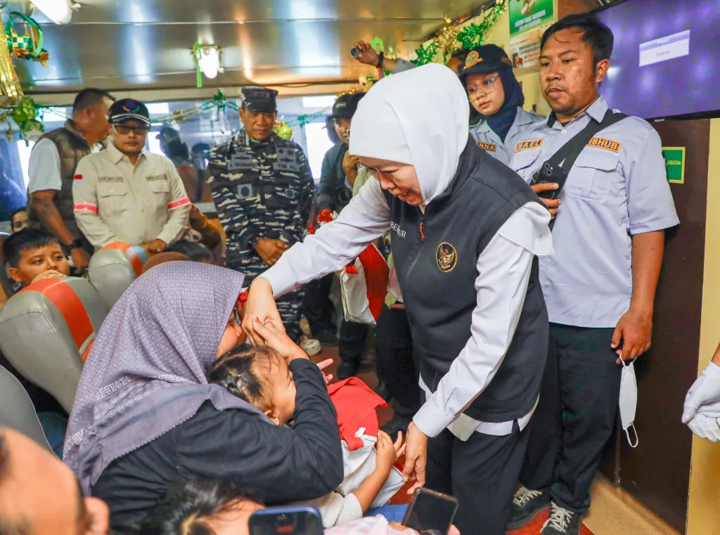 Mudik Balik Gratis Kapal Laut dari Pelabuhan Jangkar Situbondo Dilepas Gubernur Khofifah 
