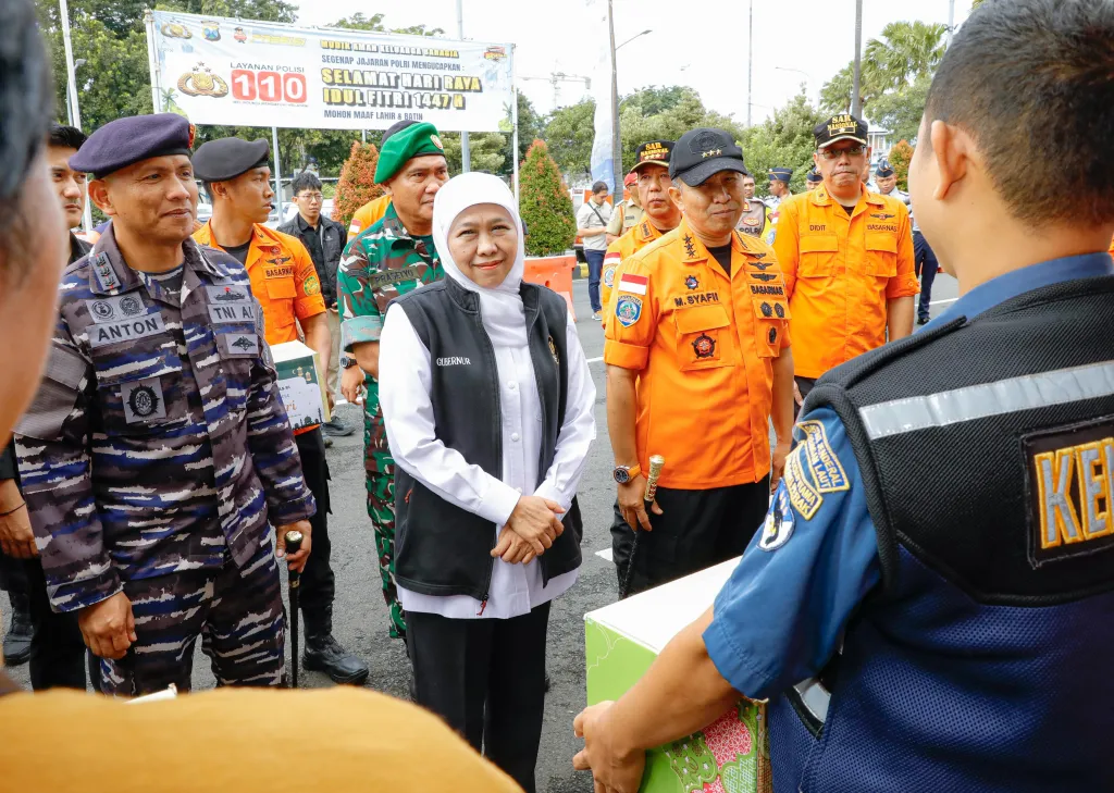 Gubernur Khofifah Dampingi Kepala Basarnas Tinjau Siaga SAR Lebaran di Pelabuhan Tanjung Perak 