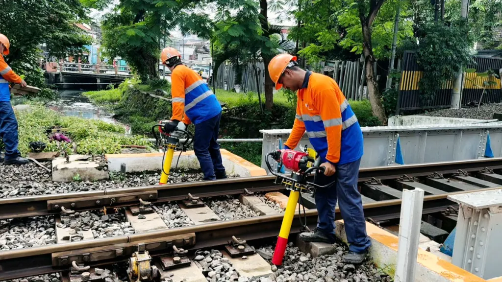 Jalur Kereta Daop 8 Surabaya Siaga Penuh Hadapi Mudik Lebaran 2026