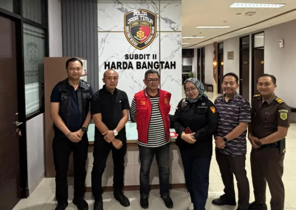 Tim Tabur Kejari Surabaya Amankan Notaris Lutfi Afandi 