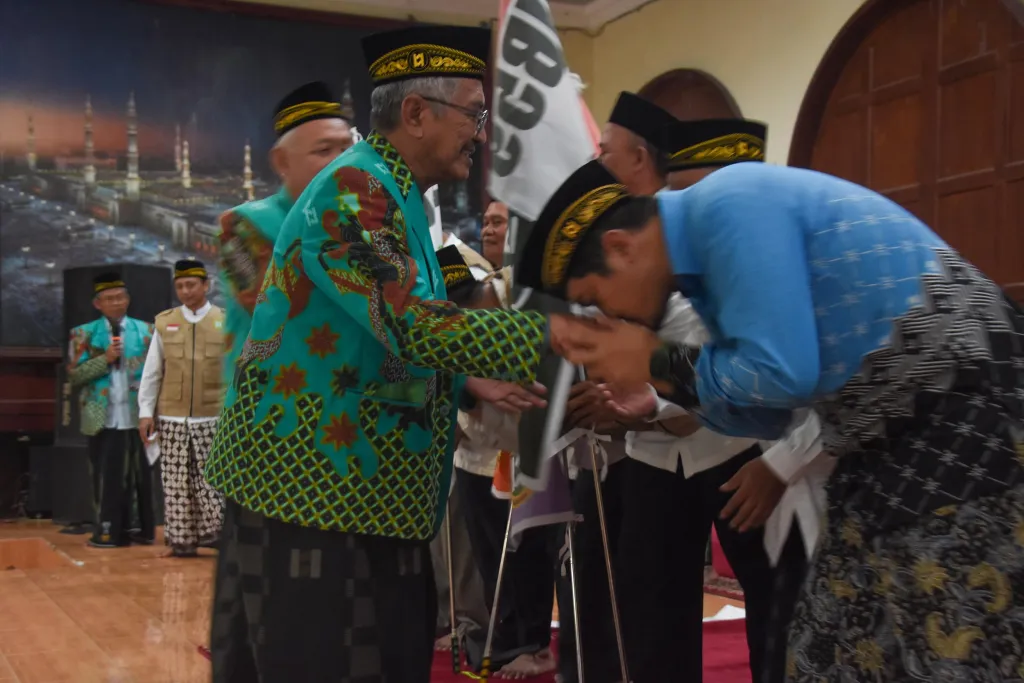 KBIH Rohmatul Ummah An Nahdliyah Sidoarjo Lepas 912 Jama’ah Haji dengan Haru dan Khidmat