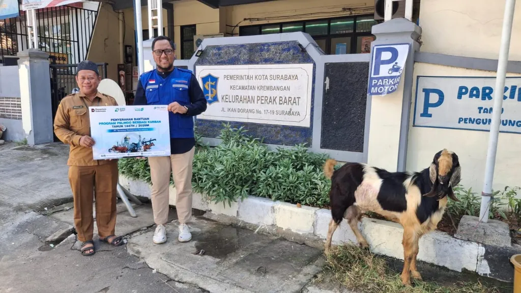 TPS Tebar Ribuan Paket Kurban untuk Warga dan Mitra Kerja