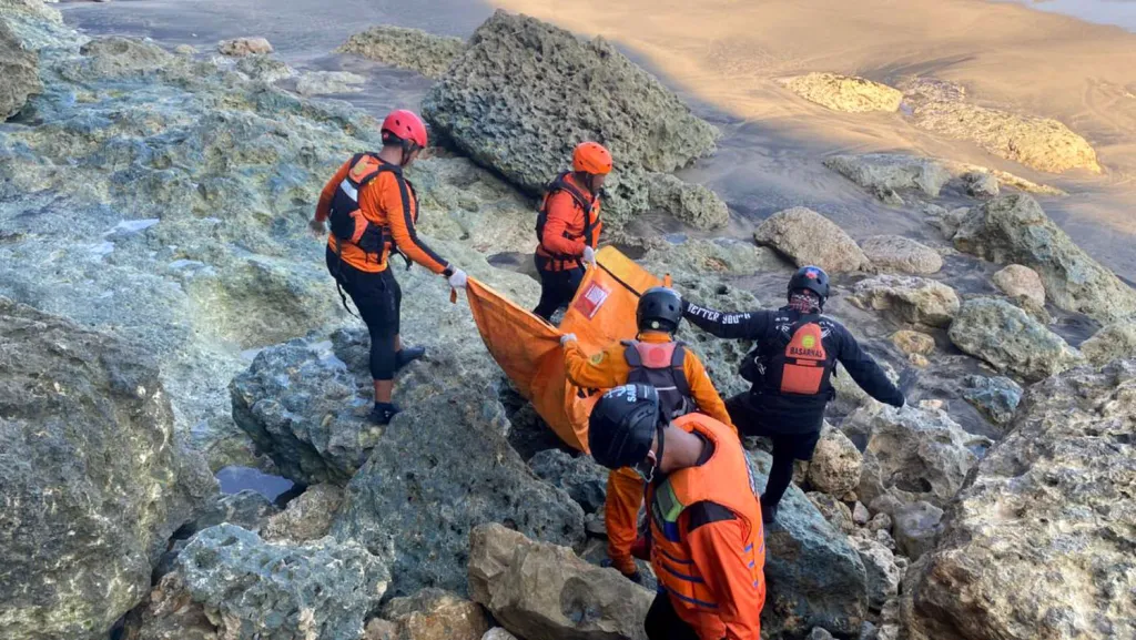 Korban Tenggelam di Pantai Pangi Blitar Ditemukan Setelah Enam Hari Pencarian