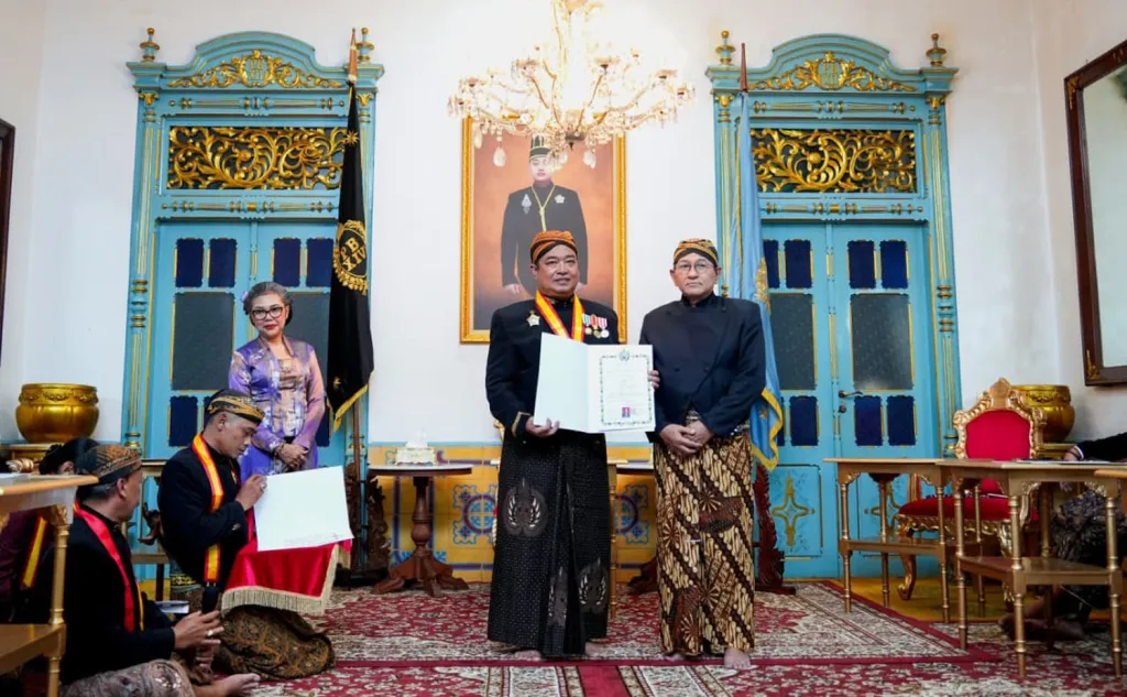 Dirut PTP Nonpetikemas Raih Gelar Kanjeng Raden Tumenggung dari Keraton Surakarta