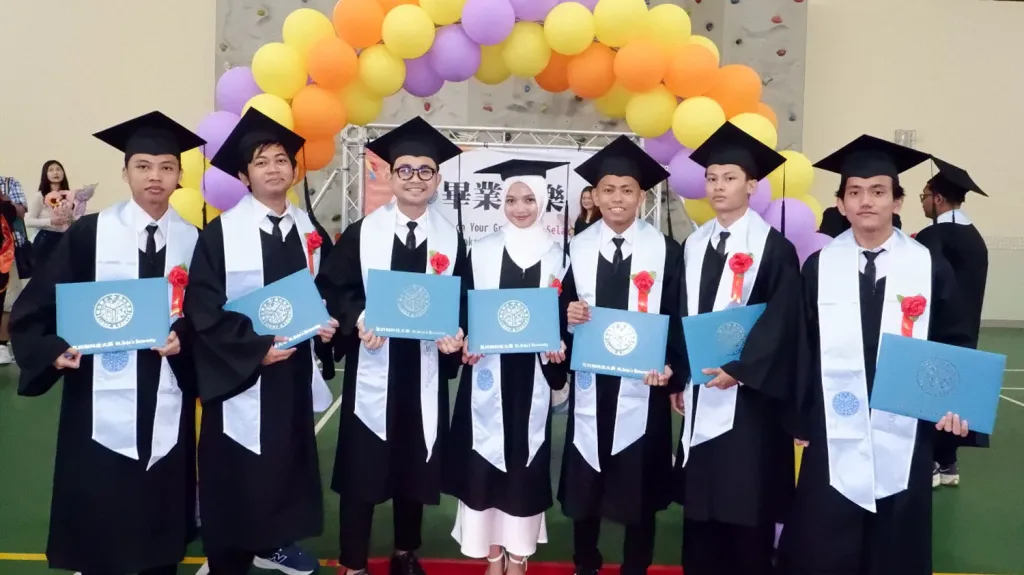 Tak Pernah Bermimpi Kuliah di Luar Negeri, Tiga Mahasiswa KIP-K Unusa Kini Lulus Double Degree di Taiwan