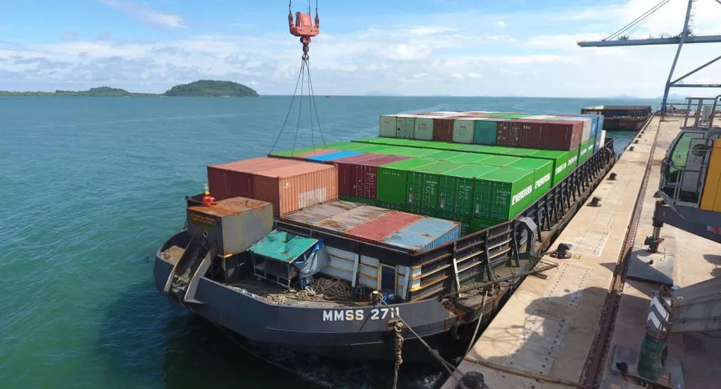 Terminal Kijing Resmi Layani Petikemas Perdana, Perkuat Jalur Logistik Kalbar