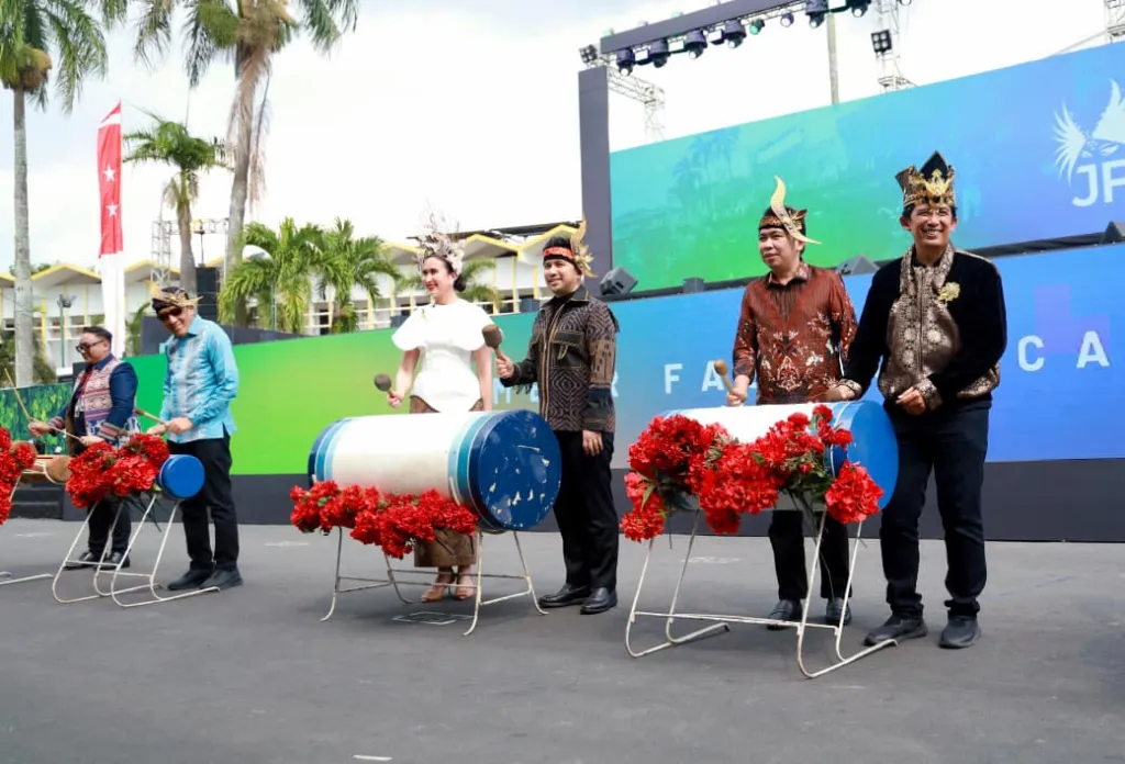 Wagub Jatim Emil Dampingi Menpar Buka JFC 2026,
