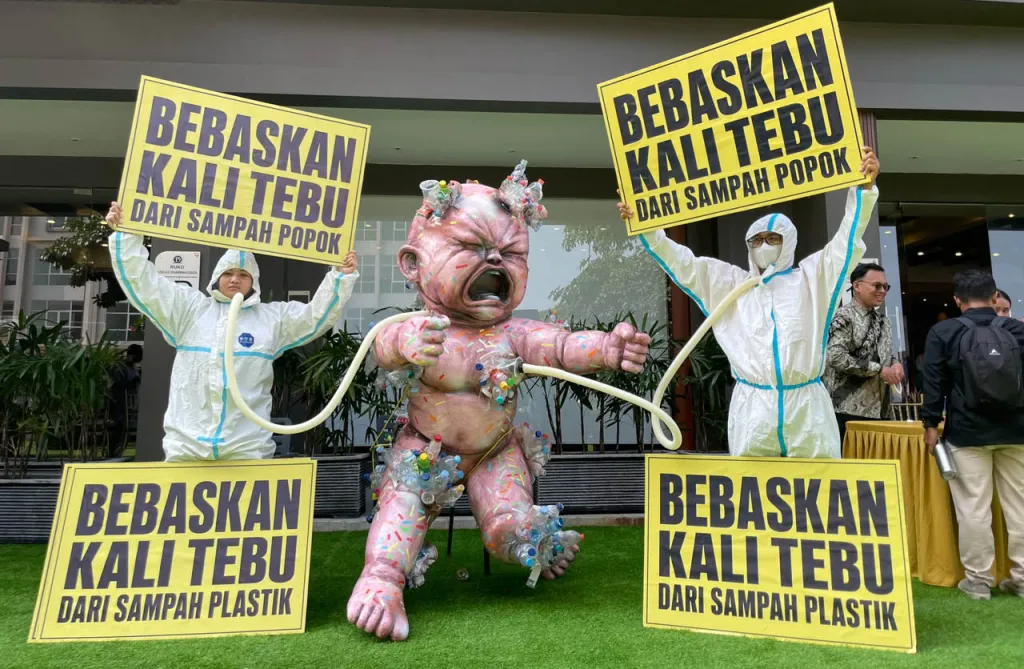 Mayoritas Sampah Kali Tebu Ternyata Popok Bekas, Ini Temuan MOZAIK
