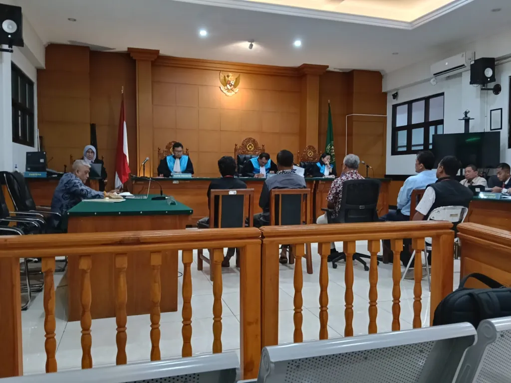 Warga Gugat Bupati soal Tower BTS di Tengah Permukiman Padat Penduduk