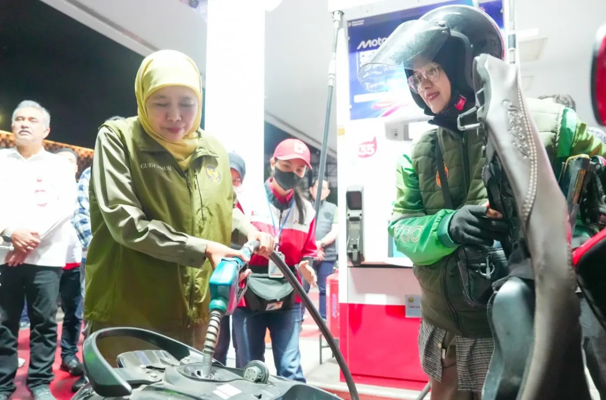 Gubernur Khofifah Bagikan 300 Liter BBM Gratis untuk Ojol Malang, Tegaskan Stok Aman