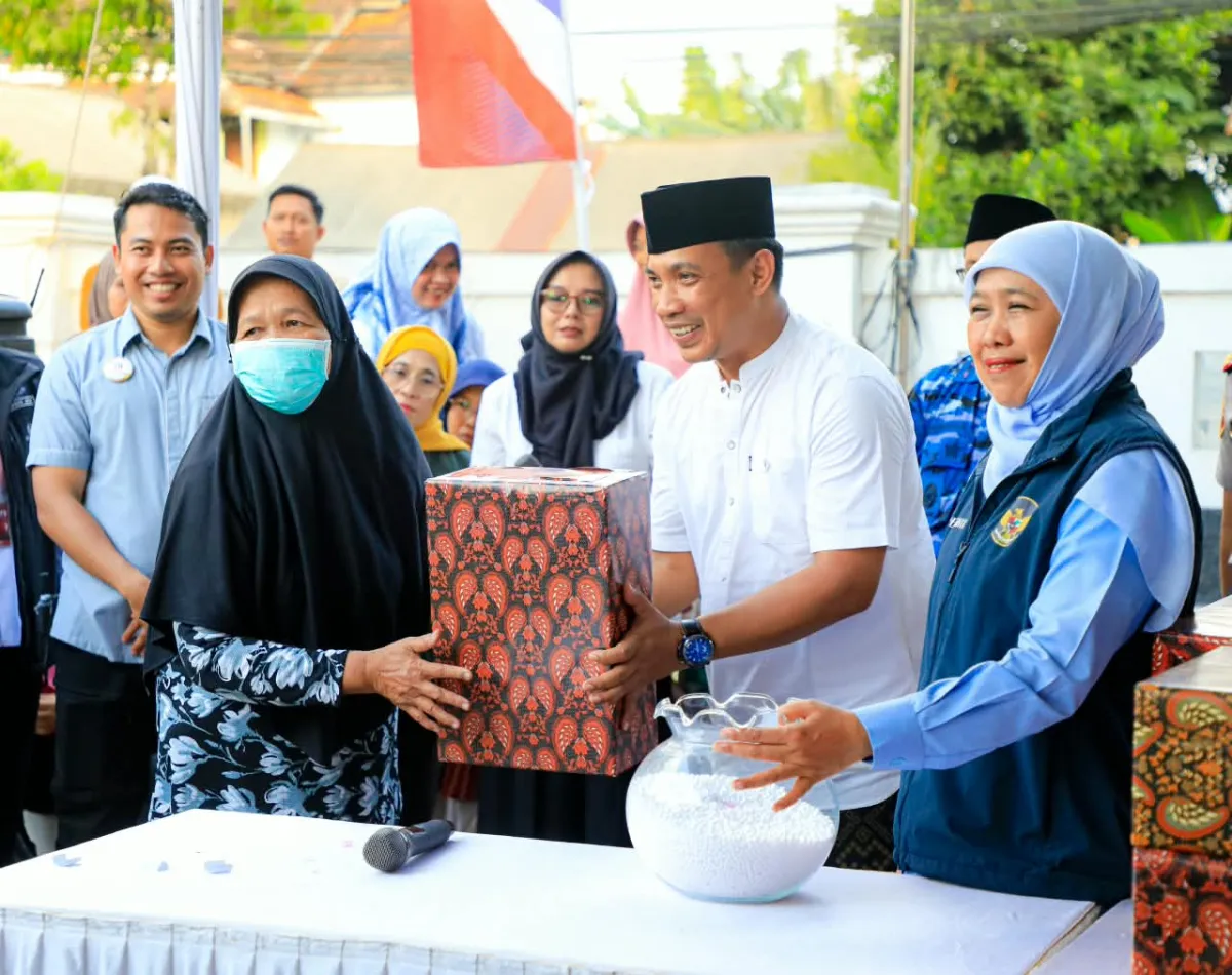 Gubernur Khofifah Gelar Pasar Murah ke-166 di Pacitan, Perluas Akses Bahan Pokok Harga Terjangkau