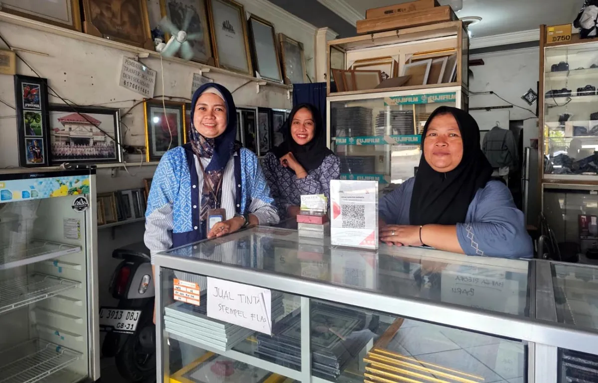 KUR BRI Jadi Jalan Suparta Mengembangkan Usaha Pigura dan Jasa Foto
