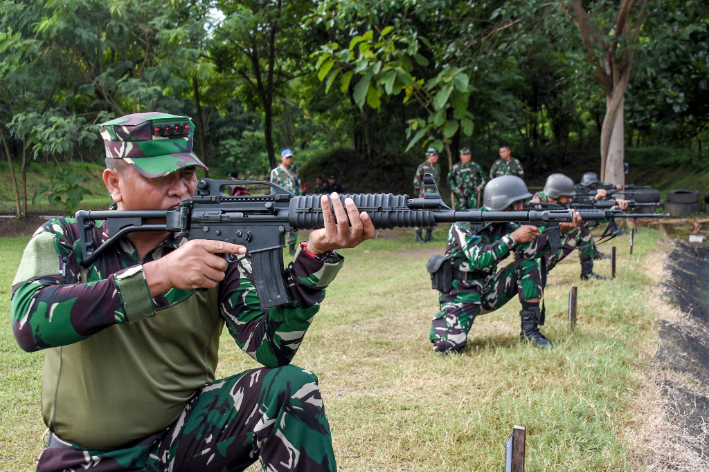 Menegangkan, Prajurit Brigif 2 Marinir Bertarung Jadi yang Terbaik di Lomba Menembak