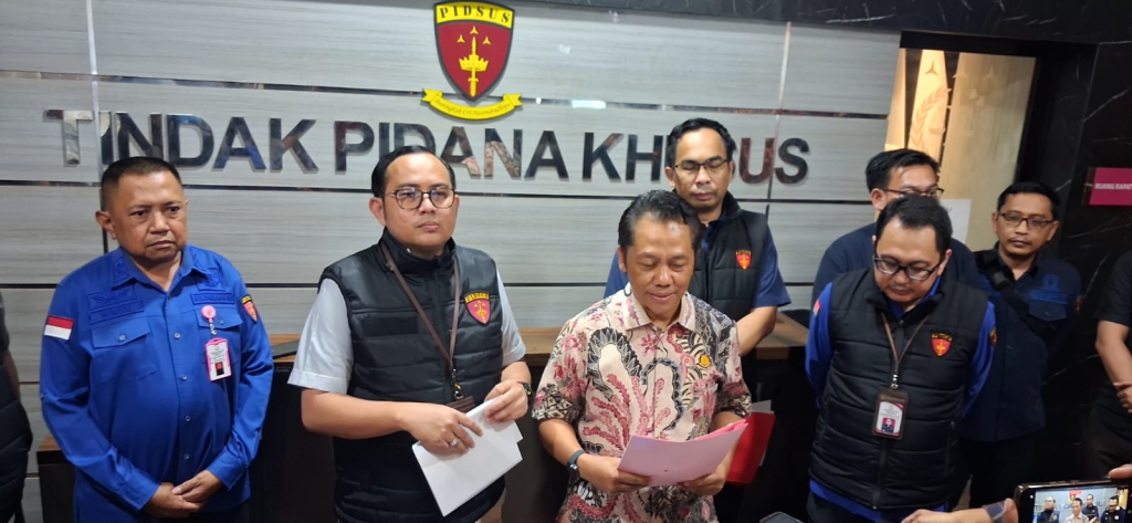 Kejati Jatim Tahan Kepala Dinas ESDM Aris Mukiyono Terkait Pungli Perizinan Tambang