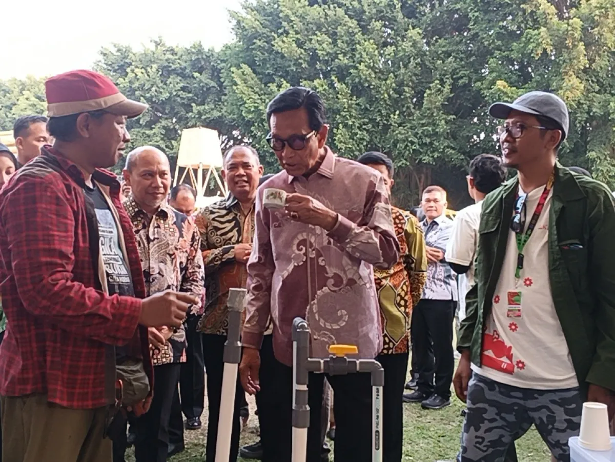 Sri Sultan HB X Minum Air Hujan di FKY 2026, Dukung Pemanfaatan Sumber Air Alternatif