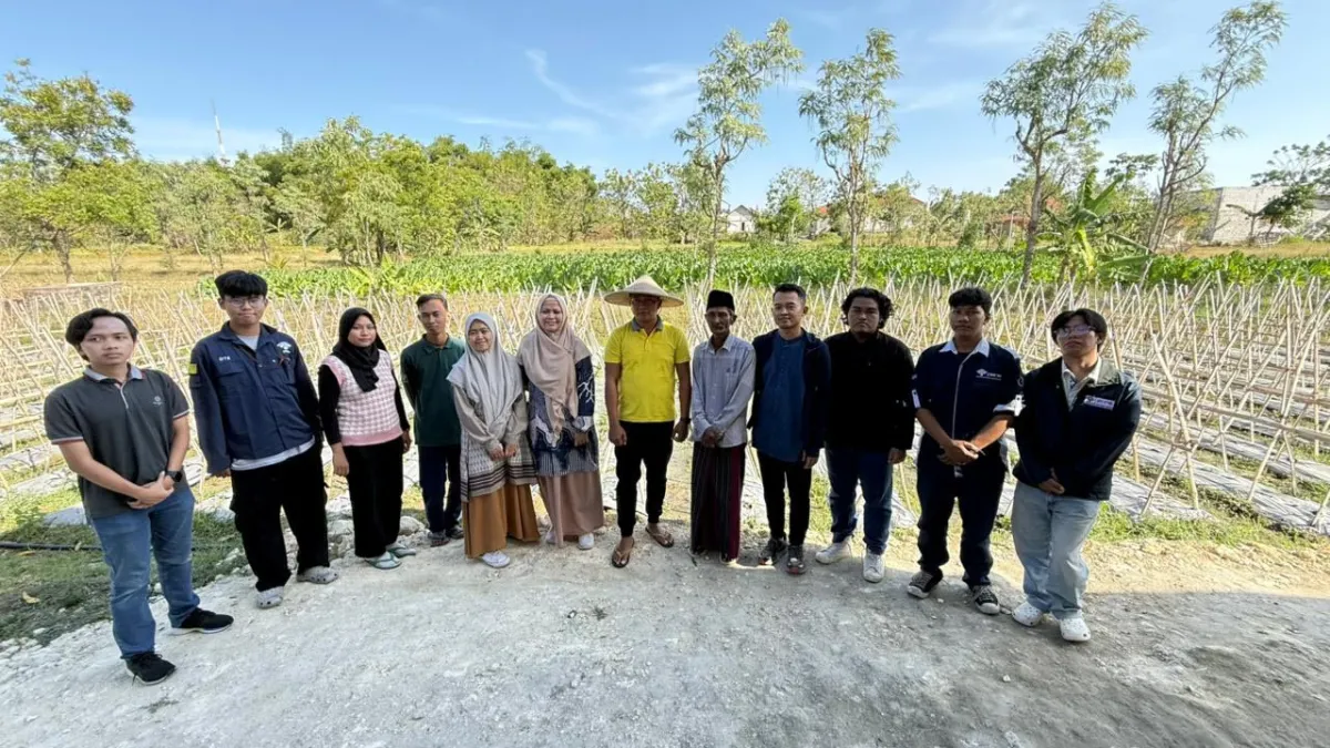 PENS Terapkan AIoT, Petani Melon Sampang Mulai Bertani Berbasis Data