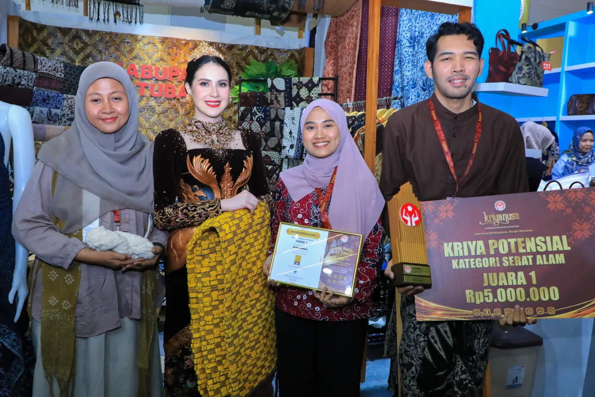 Arumi Bachsin Angkat Ketangguhan Tribhuwana Tunggadewi di Parade Wastra Kriyanusa 2026