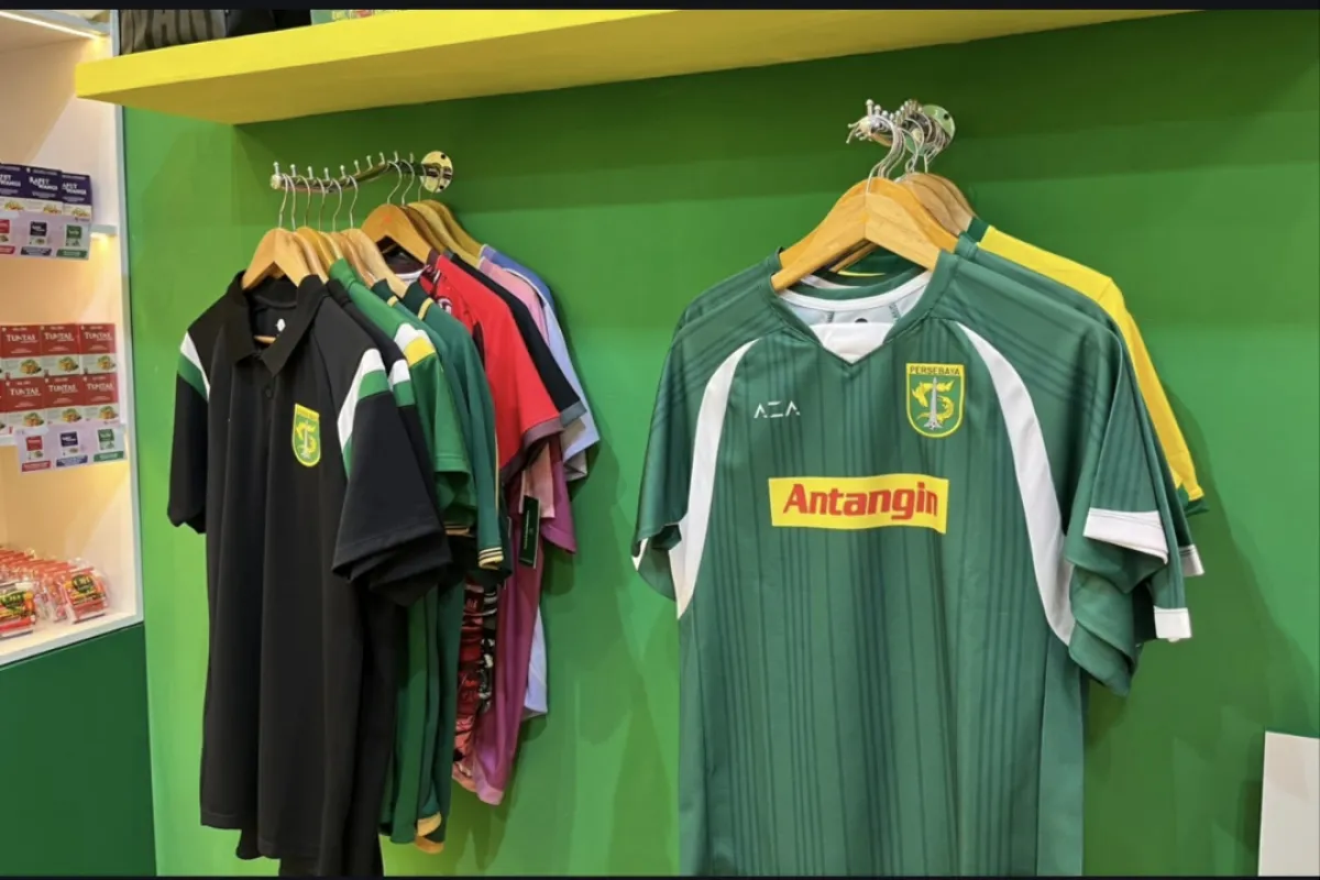 Persebaya Rilis Jersey Legendaris Era 2004