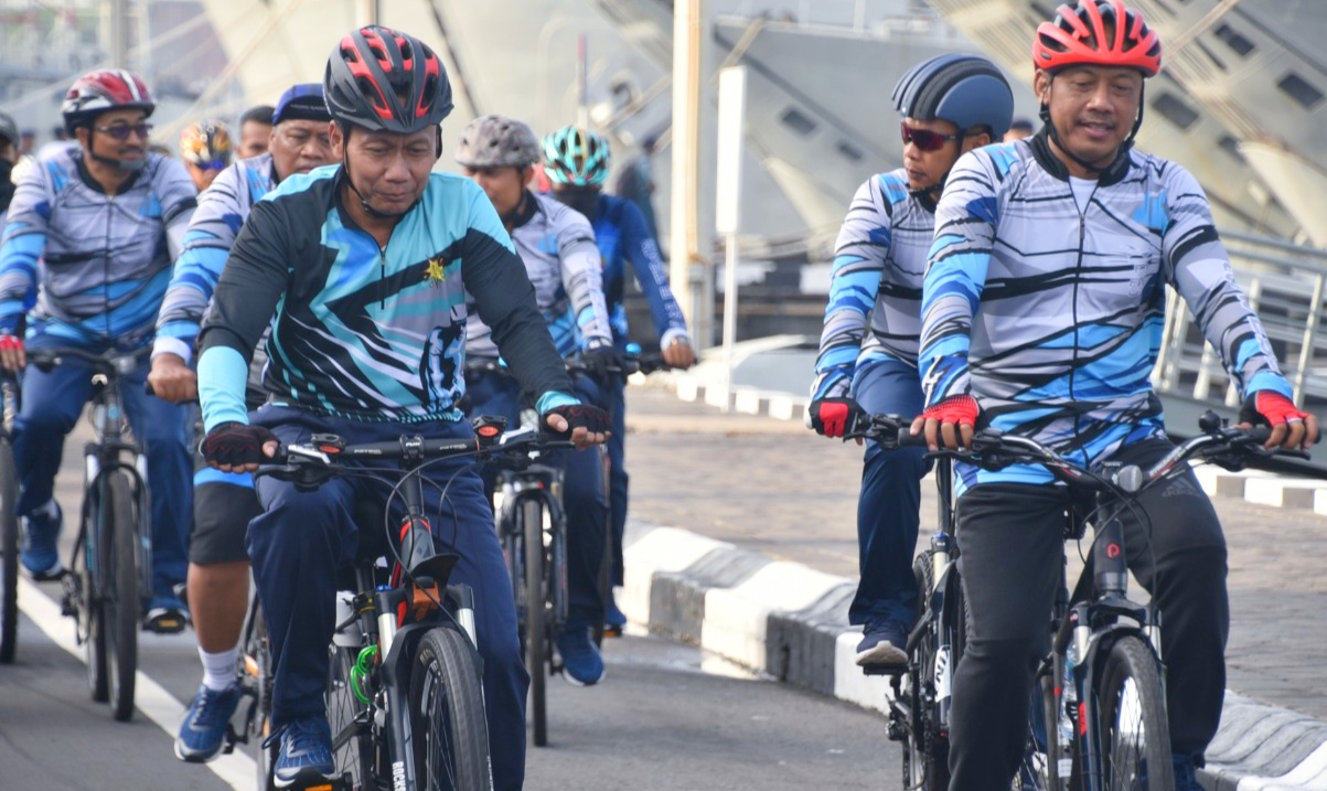 Wow, Keren, Panglima Koarmada II Gowes dari Rumdis ke Tempat Kerja