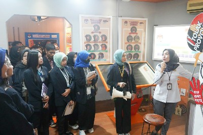 Mahasiswa FEB Universitas Widyagama Malang Berkunjung ke KPU Jatim