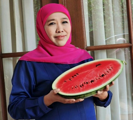 Dukung Perjuangan Palestina, Khofifah Pasang Profil Bawa Buah Semangka